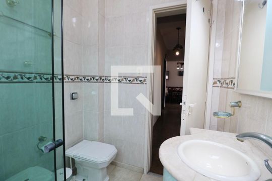 Banheiro Social 2 de apartamento para alugar com 3 quartos, 90m² em Centro, Guarujá