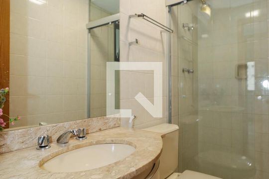Banheiro de apartamento para alugar com 3 quartos, 90m² em Jardim Londrina, São Paulo