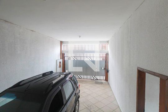 Garagem de casa para alugar com 3 quartos, 290m² em Vila Guarani(zona Leste), São Paulo