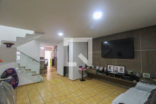 Casa para alugar com 3 quartos, 290m² em Vila Guarani(zona Leste), São Paulo