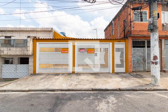 Fachada de casa à venda com 2 quartos, 380m² em Vila Verde, São Paulo
