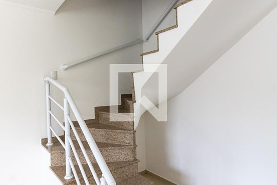 Escada de casa à venda com 3 quartos, 100m² em Vila Nair, São Paulo