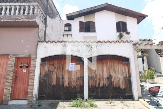 Fachada de casa para alugar com 3 quartos, 200m² em Vila Marari, São Paulo