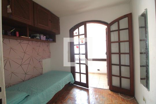 Quarto 3 de casa para alugar com 3 quartos, 200m² em Vila Marari, São Paulo