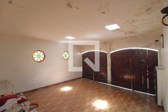 Garagem de casa para alugar com 3 quartos, 200m² em Vila Marari, São Paulo