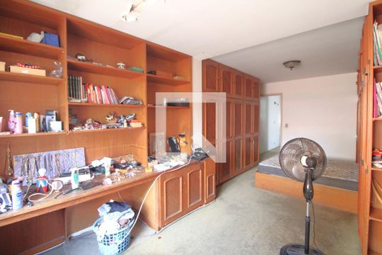 Quarto 1 de casa para alugar com 3 quartos, 200m² em Vila Marari, São Paulo