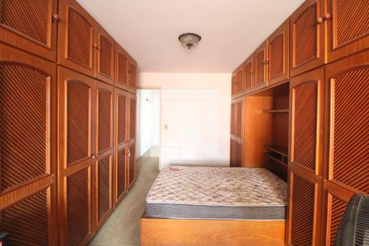 Quarto 1 de casa para alugar com 3 quartos, 200m² em Vila Marari, São Paulo