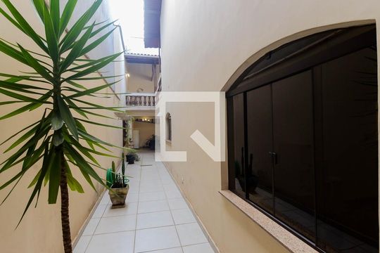 Corredor Lateral de casa à venda com 3 quartos, 295m² em Parque Continental I, Guarulhos
