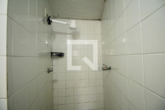 Banheiro do Quarto de casa para alugar com 1 quarto, 60m² em Boca do Rio, Salvador