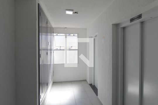 Corredor de apartamento para alugar com 2 quartos, 44m² em Protásio Alves, Porto Alegre