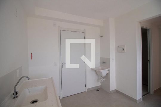 Cozinha de apartamento para alugar com 2 quartos, 32m² em Jardim Celeste, São Paulo
