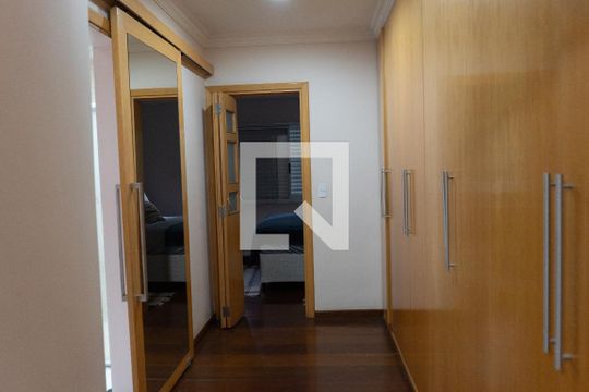 Corredor de casa à venda com 3 quartos, 212m² em Vila Prudente, São Paulo