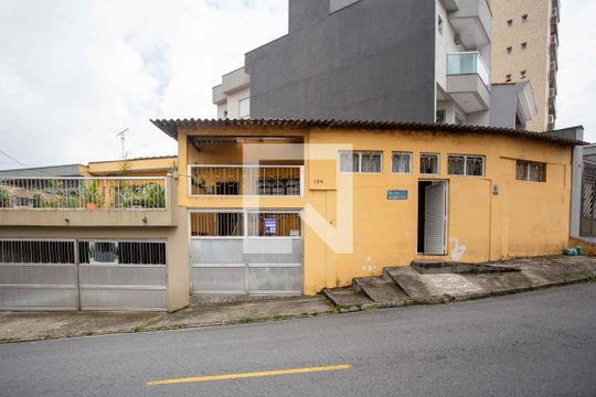 Fachada de casa à venda com 2 quartos, 260m² em Vila Luiz Casa, São Bernardo do Campo