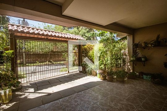 Garagem de casa à venda com 3 quartos, 175m² em Espírito Santo, Porto Alegre