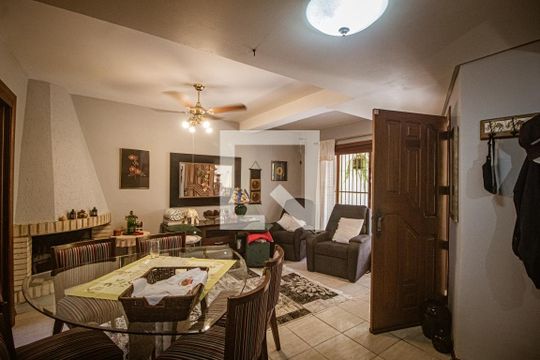 Sala de casa à venda com 3 quartos, 175m² em Espírito Santo, Porto Alegre