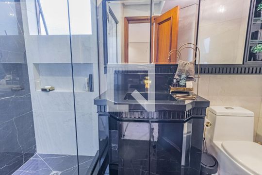Banheiro de apartamento à venda com 3 quartos, 287m² em Bela Vista, Porto Alegre