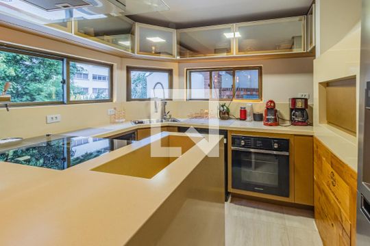 Cozinha de apartamento à venda com 3 quartos, 287m² em Bela Vista, Porto Alegre
