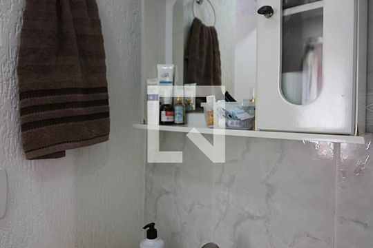 Banheiro Social de apartamento à venda com 2 quartos, 48m² em Jardim Silvina, São Bernardo do Campo
