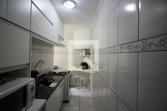 Cozinha  de apartamento à venda com 2 quartos, 48m² em Jardim Silvina, São Bernardo do Campo