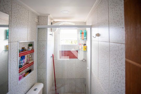 Banheiro de apartamento à venda com 2 quartos, 45m² em Conceição, Diadema