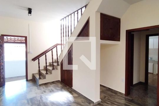 Sala de casa à venda com 3 quartos, 352m² em Sagrada Família, Belo Horizonte