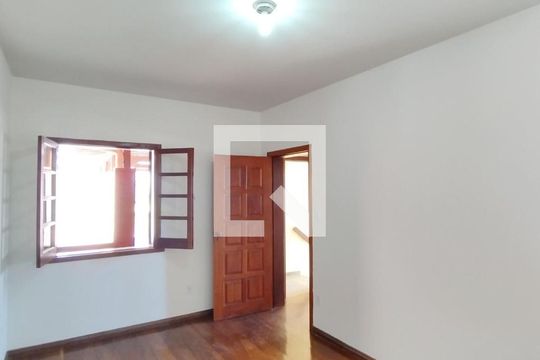 Quarto 1 de casa à venda com 3 quartos, 352m² em Sagrada Família, Belo Horizonte