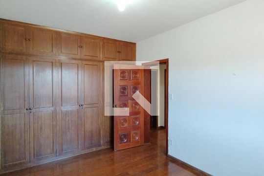 Quarto 2 de casa à venda com 3 quartos, 352m² em Sagrada Família, Belo Horizonte