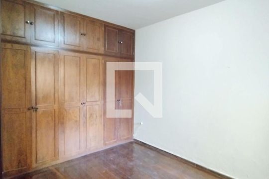 Quarto 3 de casa à venda com 3 quartos, 352m² em Sagrada Família, Belo Horizonte