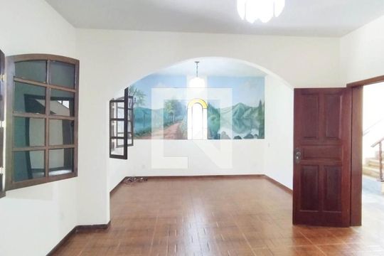 Sala de casa à venda com 3 quartos, 352m² em Sagrada Família, Belo Horizonte