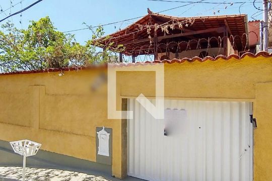 Fachada de casa à venda com 3 quartos, 352m² em Sagrada Família, Belo Horizonte