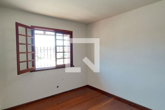 Quarto 2 de casa à venda com 3 quartos, 352m² em Sagrada Família, Belo Horizonte