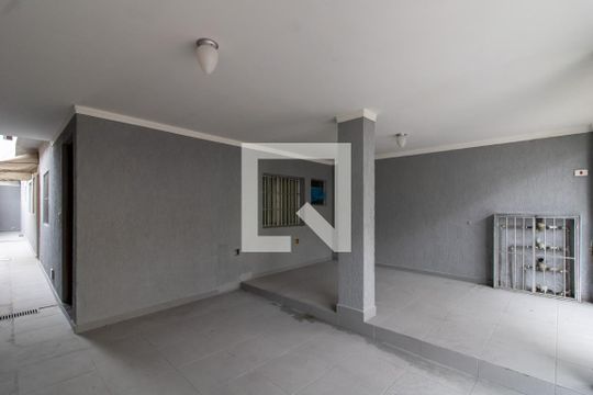 Garagem de casa à venda com 7 quartos, 300m² em Jardim Rosa de Franca, Guarulhos