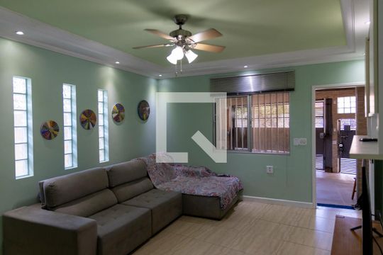 Sala de casa à venda com 3 quartos, 245m² em Jardim Tupanci, Barueri