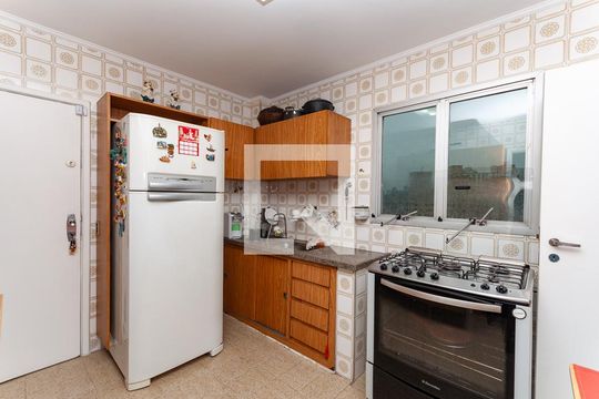 Cozinha de apartamento para alugar com 3 quartos, 140m² em Perdizes, São Paulo