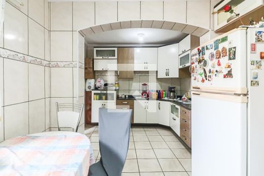 Cozinha de casa à venda com 3 quartos, 145m² em Ferreira, São Paulo