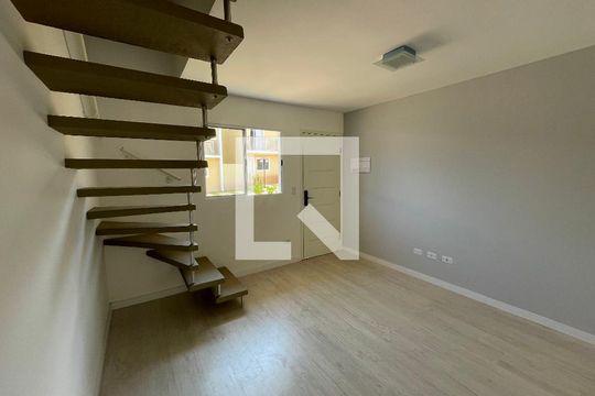 Sala de casa de condomínio para alugar com 2 quartos, 55m² em Chácara Ondas Verdes, Cotia