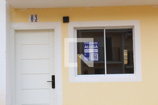 Placa de casa de condomínio para alugar com 2 quartos, 55m² em Chácara Ondas Verdes, Cotia