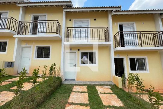 Fachada de casa de condomínio para alugar com 2 quartos, 55m² em Chácara Ondas Verdes, Cotia