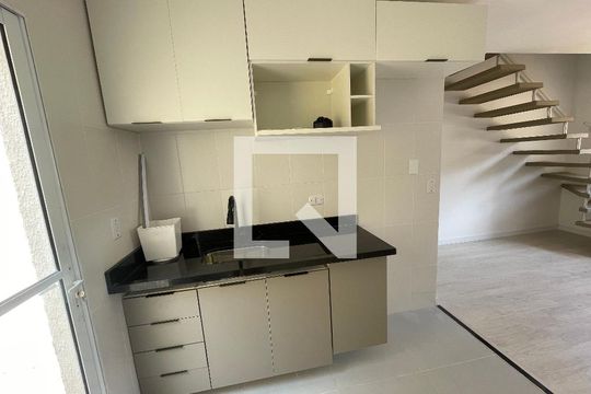 Cozinha de casa de condomínio para alugar com 2 quartos, 55m² em Chácara Ondas Verdes, Cotia