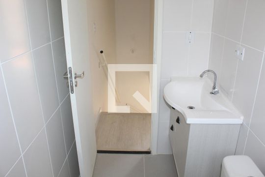 Banheiro Social de casa de condomínio para alugar com 2 quartos, 55m² em Chácara Ondas Verdes, Cotia
