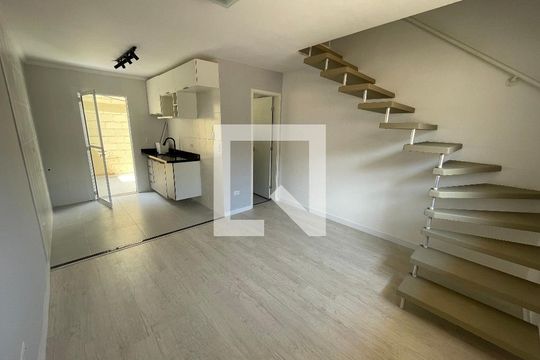 Casa de Condomínio para alugar com 2 quartos, 55m² em Chácara Ondas Verdes, Cotia