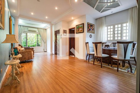 Sala de casa de condomínio à venda com 3 quartos, 200m² em Alto de Pinheiros, São Paulo
