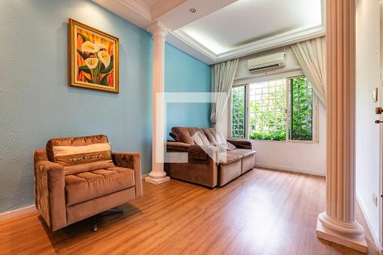 Sala de casa de condomínio à venda com 3 quartos, 200m² em Alto de Pinheiros, São Paulo