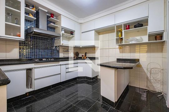 Cozinha de casa de condomínio à venda com 3 quartos, 200m² em Alto de Pinheiros, São Paulo