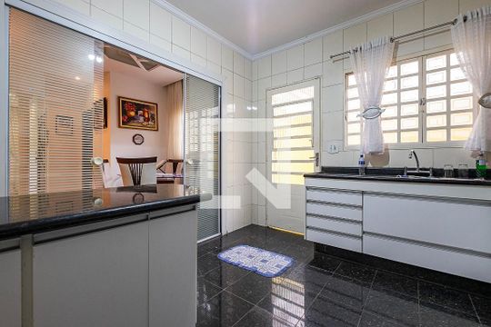 Cozinha de casa de condomínio à venda com 3 quartos, 200m² em Alto de Pinheiros, São Paulo