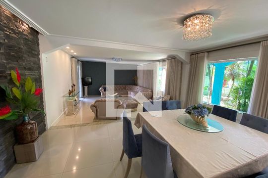 Sala de casa de condomínio para alugar com 4 quartos, 1000m² em Jacarepaguá, Rio de Janeiro