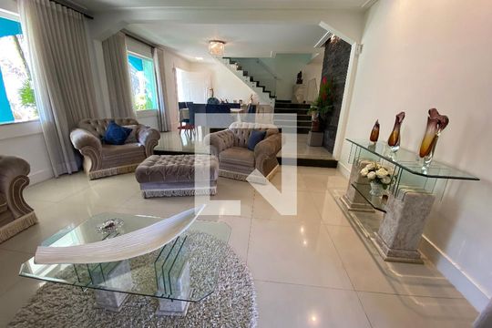 Sala de casa de condomínio para alugar com 4 quartos, 1000m² em Jacarepaguá, Rio de Janeiro