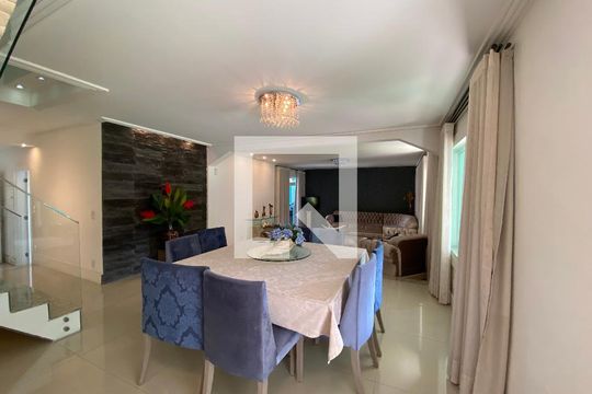 Casa para alugar com 4 quartos, 1000m² em Jacarepaguá, Rio de Janeiro