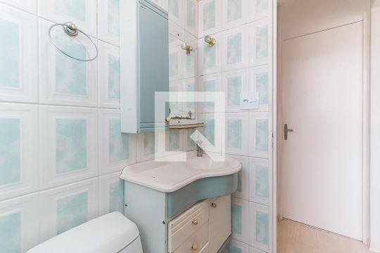 Banheiro de apartamento para alugar com 2 quartos, 55m² em Jardim Sao Pedro, Mogi das Cruzes