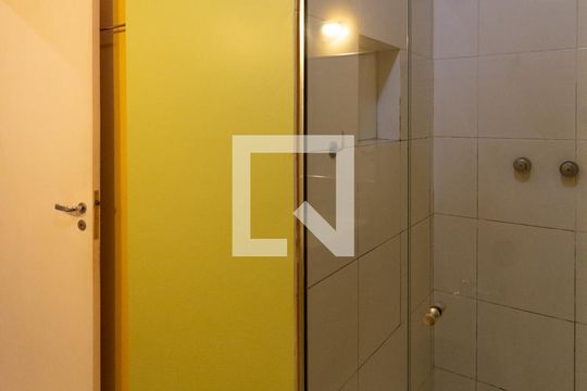 Detalhe do banheiro da suíte  de apartamento à venda com 3 quartos, 135m² em Lagoa, Rio de Janeiro